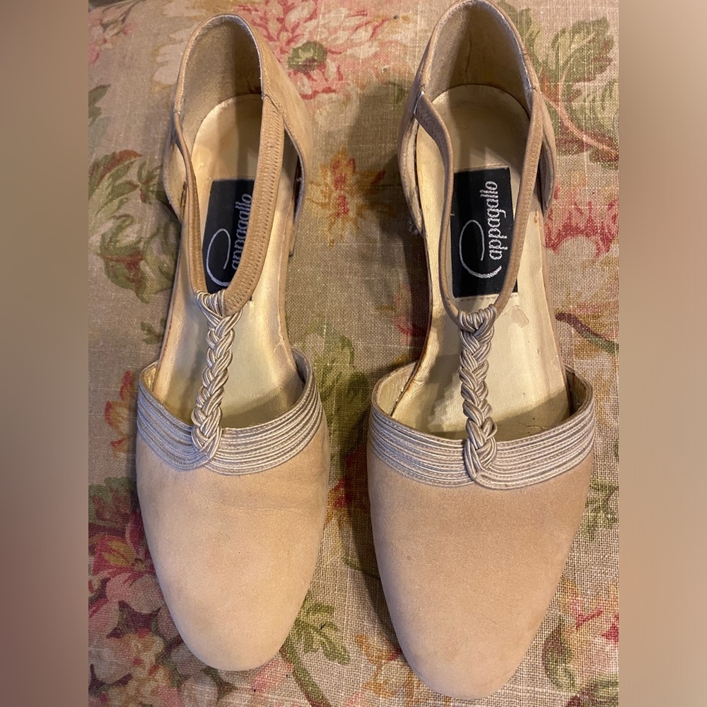 Pappagallo size 6.5 suede flats